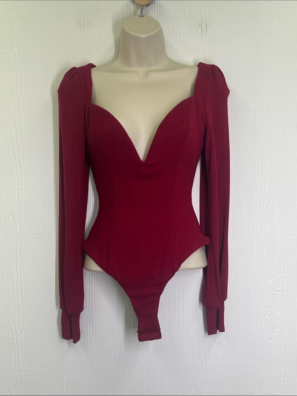 Lulus - NWT Flirt For Fun Wine Red Long Sleeve Ribbed Bodysuit Size Small - Picture 2 of 11
